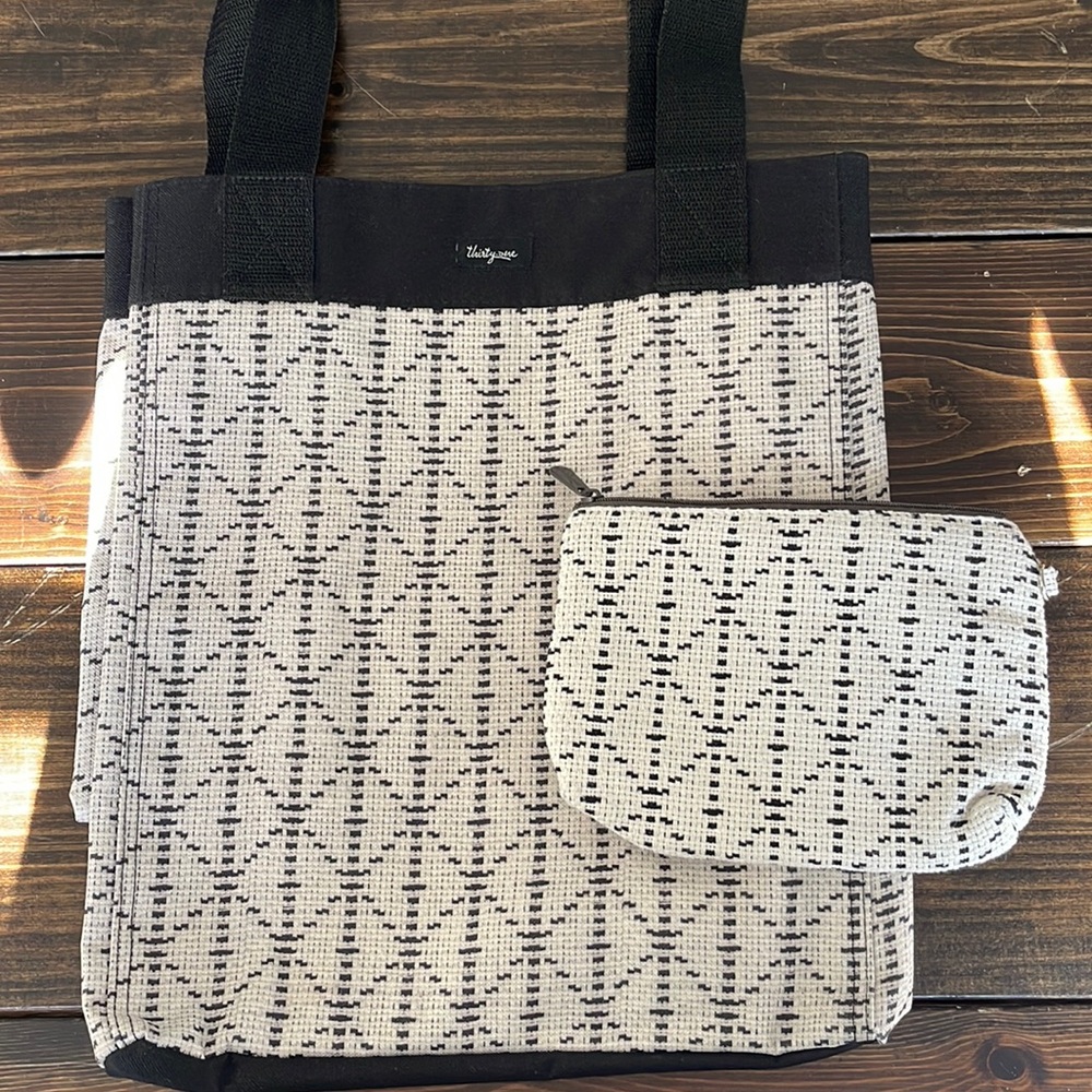 Thirty one Large Carry all tote with matching mini zipper pouch